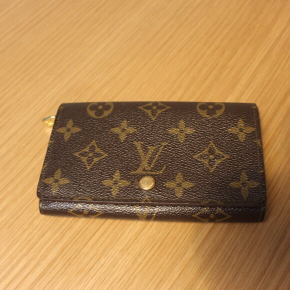 Louis Vuitton Porte Monnaie Tresor Monogram Wallet - Picture 1 of 8
